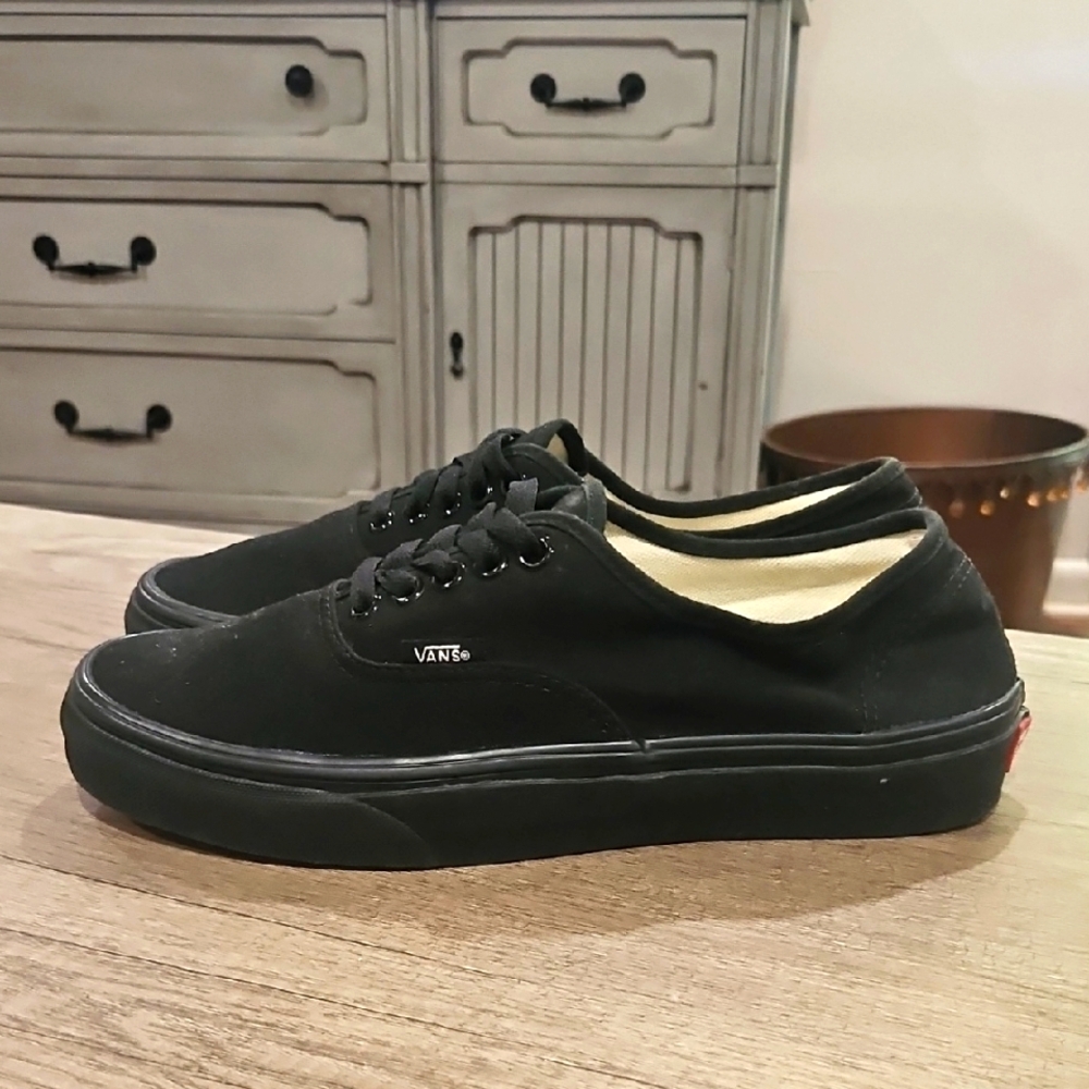 Vans Authentic Skate Shoe - Black Monochrome like new size 7.5 M or 9 W